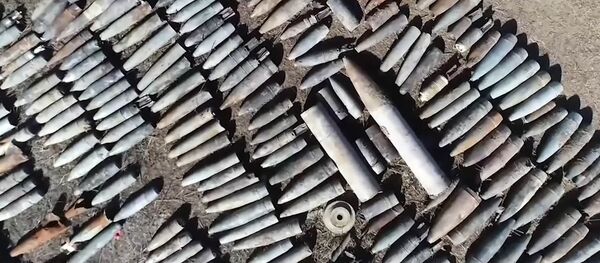 Тизилген жан алгычтар. Карабахтын аянтын жарылуучу заттардан тазалаган видео - Sputnik Кыргызстан