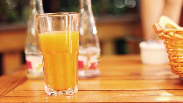 Апельсиновый сок в стакане. Архивное фото - Sputnik Кыргызстан