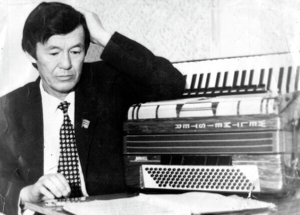 Талантливый композитор и исполнитель Рыспай Абдыкадыров - Sputnik Кыргызстан