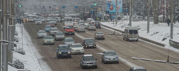 Автомобили на улице Байтик Баатыра в Бишкеке. Архивное фото - Sputnik Кыргызстан