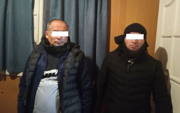 На посту Сосновка в Жайыльском районе задержаны трое граждан Таджикистана, которые подозреваются в том, что отобрали примерно 40 тысяч долларов у граждан Пакистана в Бишкеке - Sputnik Кыргызстан
