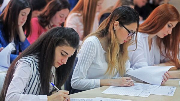 Студенты во время обучения. Архивное фото - Sputnik Кыргызстан