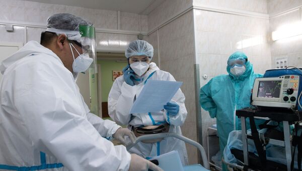 Медицинские работники в приемном отделении госпиталя. Архивное фото - Sputnik Кыргызстан
