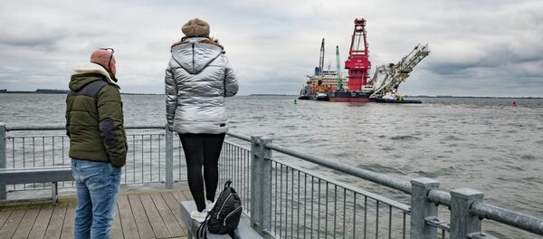 Германиядагы Висмар портундагы газ түтүгүн куруучу кеме. Архив - Sputnik Кыргызстан