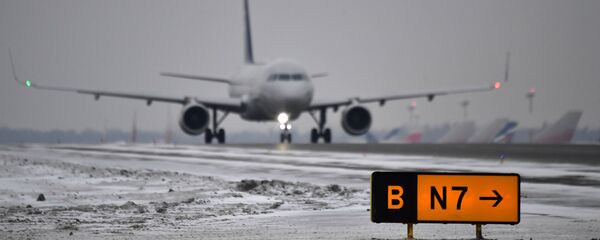 Аэропорттогу учак. Архив - Sputnik Кыргызстан