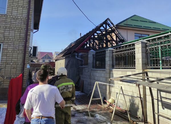 Пожар в жилом доме в жилмассиве Алтын-Ордо - Sputnik Кыргызстан