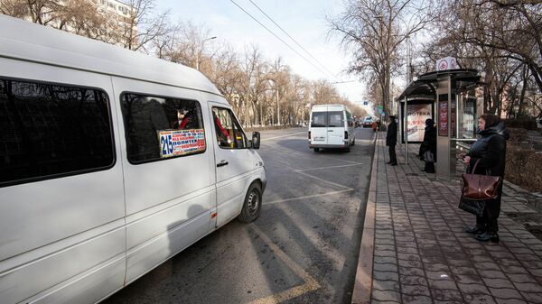 Маршрутки на одной из улиц Бишкека. Архивное фото - Sputnik Кыргызстан