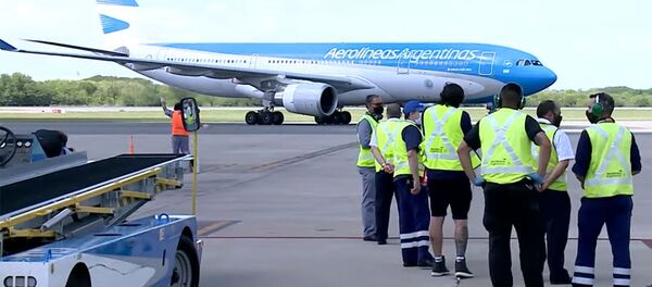 Россия доставила в Аргентину вторую партию вакцины Спутник V — видео - Sputnik Кыргызстан