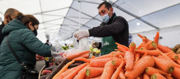 Продажа овощей на ярмарке. Архивное фото - Sputnik Кыргызстан