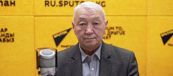 Кыргыз мамлекеттик медициналык кайра даярдоо жана квалификацияны жогорулатуу институтунун Кулак-мурун-тамак оорулары кафедрасынын башчысы, медицина илимдеринин доктору, профессор Жумабек Сулайманов - Sputnik Кыргызстан