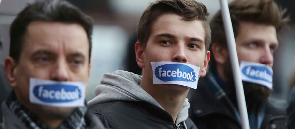 Протесты против блокировки аккаунтов в сети Facebook в Варшаве, Польша - Sputnik Кыргызстан