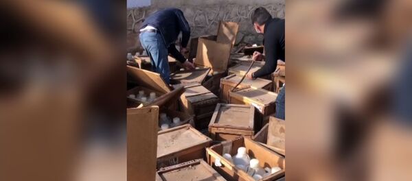 Как в Оше изымали тонну жидкости, из которой делают наркотики. Видео ГКНБ - Sputnik Кыргызстан