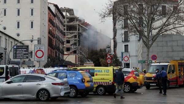 Дым поднимается от места взрыва в центре Мадрида - Sputnik Кыргызстан
