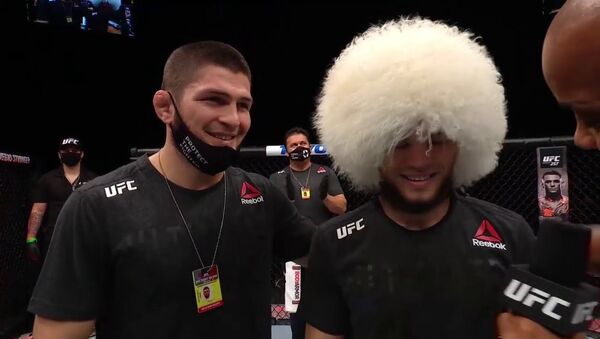 UFC: Хабиб Нурмагомедовдун иниси алгачкы беттешинде атаандашын утуп алды. Видео - Sputnik Кыргызстан