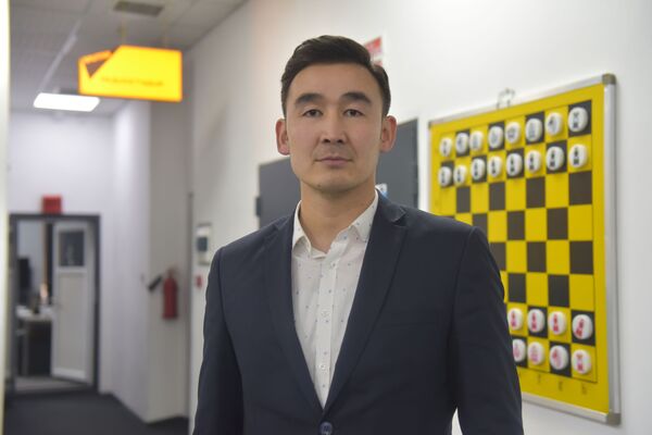 Мамытов: РКФР как инвестор поможет активизировать рынок ценных бумаг Мамытов: РКФР как инвестор поможет активизировать рынок ценных бумаг - Sputnik Кыргызстан