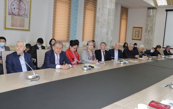 21 января состоялась презентация книги Мой отец как государственный деятель в Национальной библиотеке имени Алыкула Осмонова - Sputnik Кыргызстан