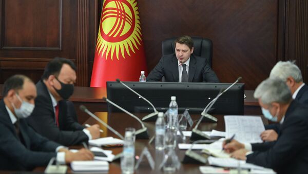 И.о премьер-министра КР Артем Новиков на совещании по прохождению текущего осенне-зимнего периода - Sputnik Кыргызстан