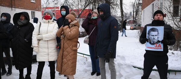 Сторонники Алексея Навального во время митинга - Sputnik Кыргызстан