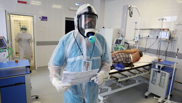 Медицинские работники и пациент в клинической больнице - Sputnik Кыргызстан