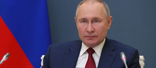 Президент РФ Владимир Путин выступает по видеосвязи на сессии Давосская повестка дня 2021 Всемирного экономического форума (ВЭФ). - Sputnik Кыргызстан