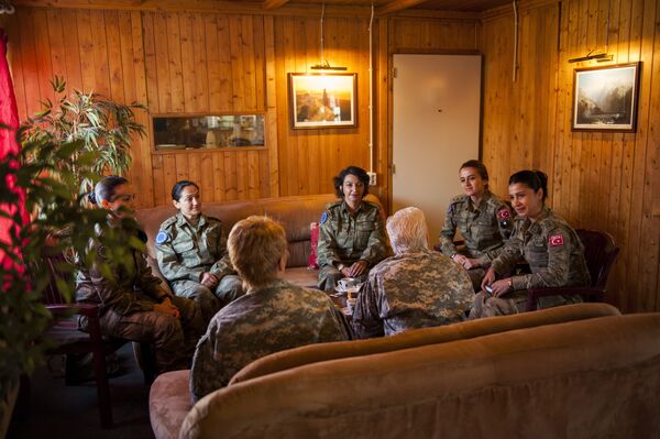 Женщины-офицеры сухопутных войск Турции - Sputnik Кыргызстан