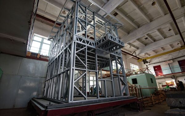Двухэтажная конструкция из ЛСТК, установленная в лаборатории Кыргызского государтсвенного университета строительства, транспорта и архитектуры - Sputnik Кыргызстан