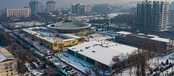 В центре Бишкека появятся крупная высотка и еще один ТРЦ — видео с дрона В центре Бишкека появятся крупная высотка и еще один ТРЦ — видео с дрона - Sputnik Кыргызстан