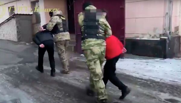 В Бишкеке задержали граждан с 3 кг гашиша, сбывали по колониям — ГУВД. Видео - Sputnik Кыргызстан
