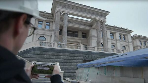 Кадр из репортажа Mash Сказочный дворец: первая экскурсия по дворцу в Геленджике - Sputnik Кыргызстан