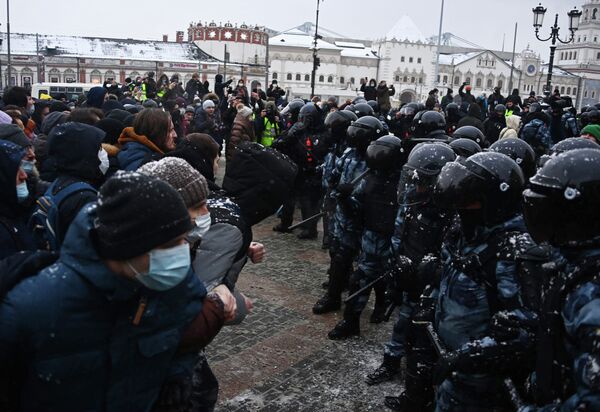 Несанкционированные акции протеста сторонников А. Навального  - Sputnik Кыргызстан