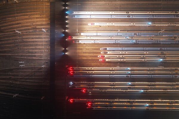 Жаңы жыл алдында Нанкин станциясындагы катуу ылдамдык менен жүрүүчү поезддер - Sputnik Кыргызстан