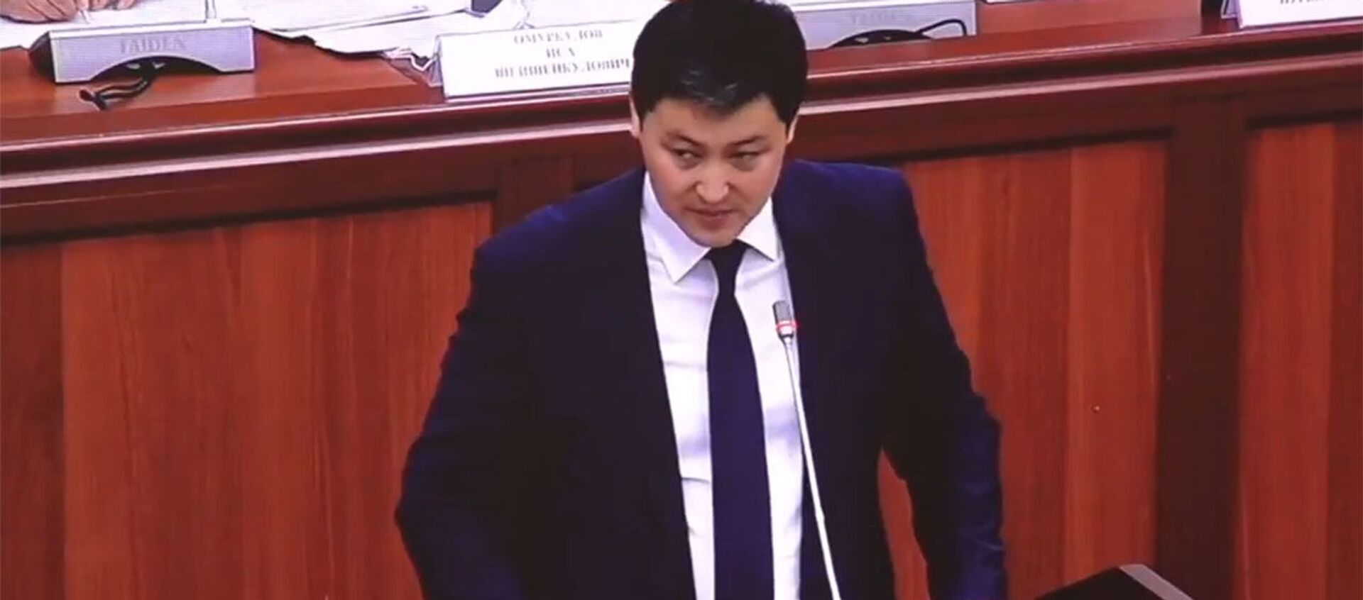Парламентте өкмөттүн жаңы курамы каралып жатат. Түз эфир - Sputnik Кыргызстан, 1920, 01.02.2021