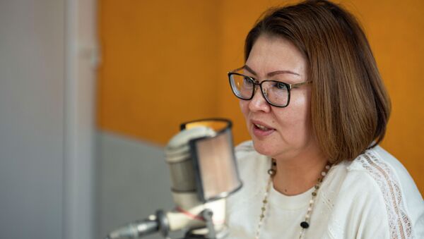 Экс-вице-премьер-министр Алтынай Омурбекова во время интервью - Sputnik Кыргызстан