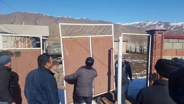 Задержание подозреваемого в обстреле милиционеров из дробовика в Ошской области - Sputnik Кыргызстан
