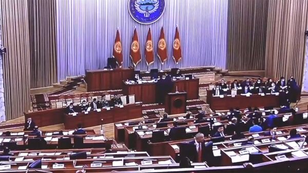 Новый премьер и члены кабмина приносят присягу в ЖК — прямой эфир - Sputnik Кыргызстан