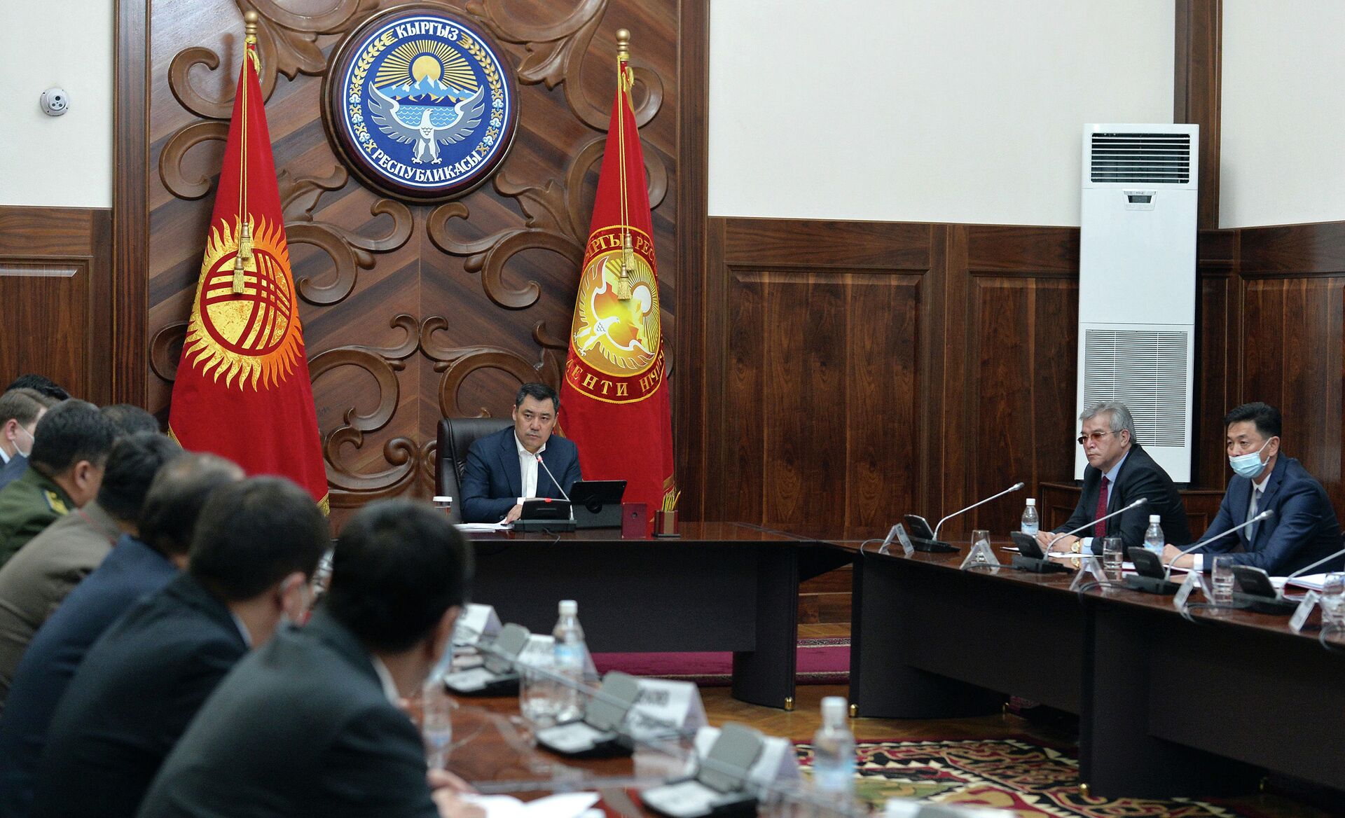 Президент Садыр Жапаров провел совещание с членами нового правительства - Sputnik Кыргызстан, 1920, 16.12.2021