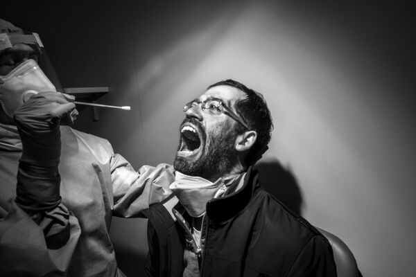 Снимок из серии A Painful Necessity итальянского фотографа Gabriele Micalizzi, победивший в категории People среди профессионалов конкурса Tokyo International Foto Awards 2020 - Sputnik Кыргызстан