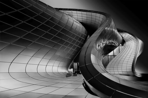 Снимок Snake'S Zaha итальянского фотографа Roberto Corinaldesi, победивший в категории Architecture среди непрофессионалов конкурса Tokyo International Foto Awards 2020 - Sputnik Кыргызстан