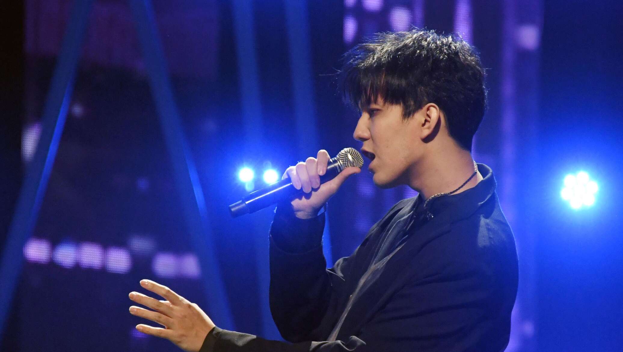 Димаш кудайбергенов концерт. Димаш кудайберген казахский певец. Димаш. Димаш кудайбергенов 2020. Димаш фото.