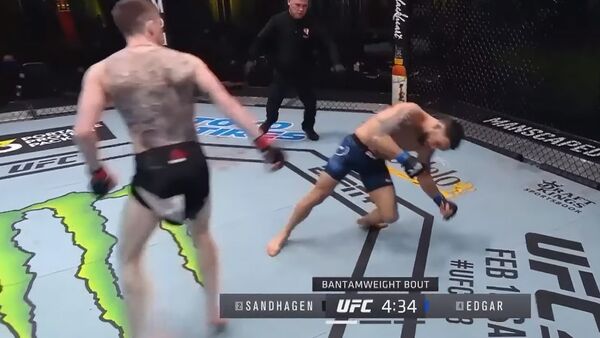 Брутальный нокаут коленом — лучшие моменты турнира UFC в Лас-Вегасе. Видео - Sputnik Кыргызстан