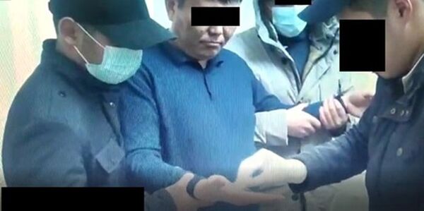 ГКНБ сообщает, что его задержали совместно со службой внутренних расследований МВД - Sputnik Кыргызстан