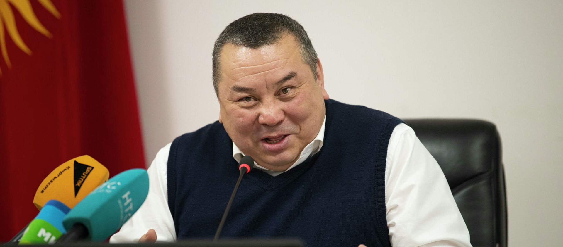 Оставивший должность исполняющего обязанности мэра Бишкека Балбак Тулобаев во время пресс-конференции. 09 февраля 2021 года - Sputnik Кыргызстан, 1920, 09.02.2021