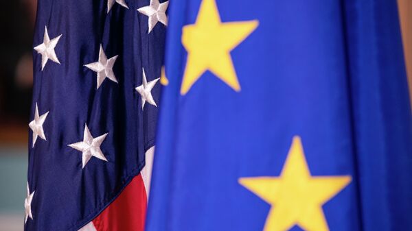 Флаги Европейского союза и Соединенных Штатов. Архивное фото - Sputnik Кыргызстан