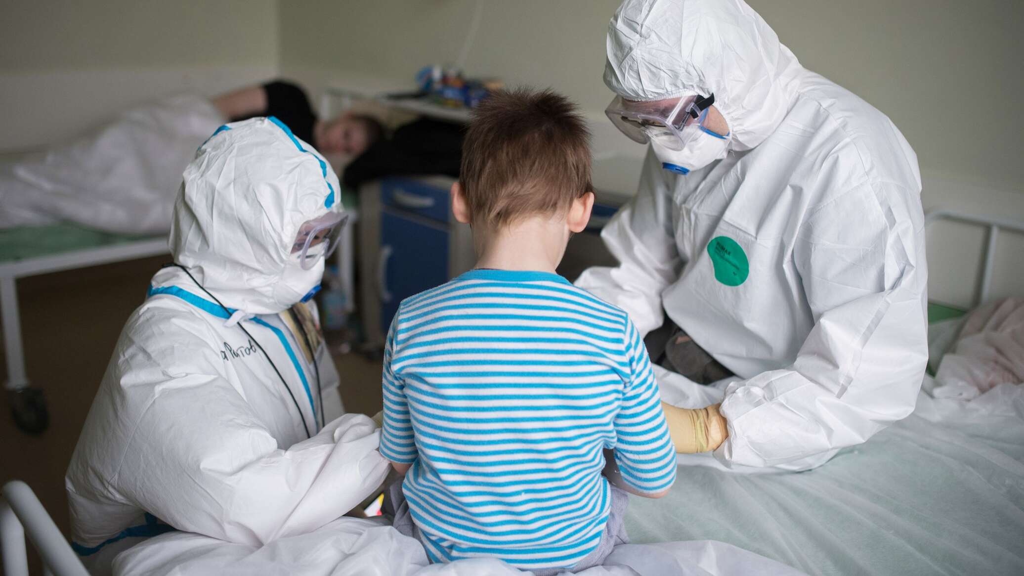 Ребенок заболел ковидом. Госпитализация детей. Дети с коронавирусом в больнице. Дети болеют коронавирусом.