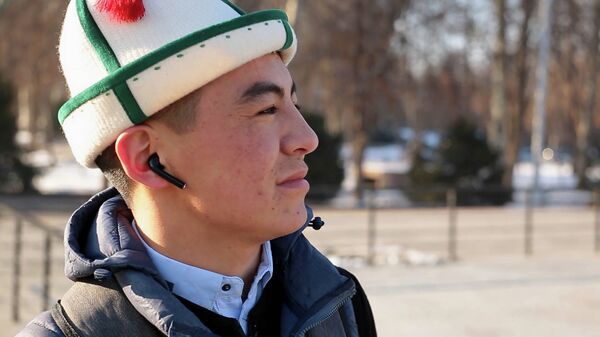 Узнал про буквы в 16 лет — видео про памирского кыргыза, ставшего блогером - Sputnik Кыргызстан