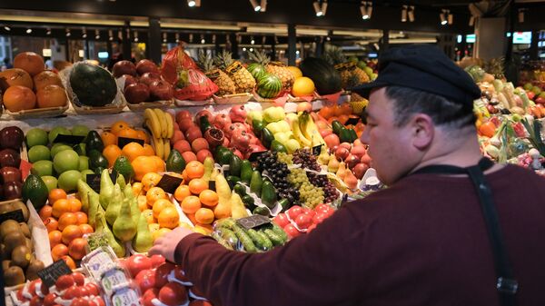 Прилавок с фруктами и овощами. Архивное фото - Sputnik Кыргызстан