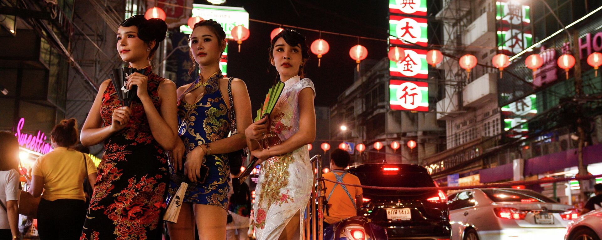 Женщины в Китайском квартале Бангкока перед празднованием лунного Нового года - Sputnik Кыргызстан, 1920, 15.02.2021