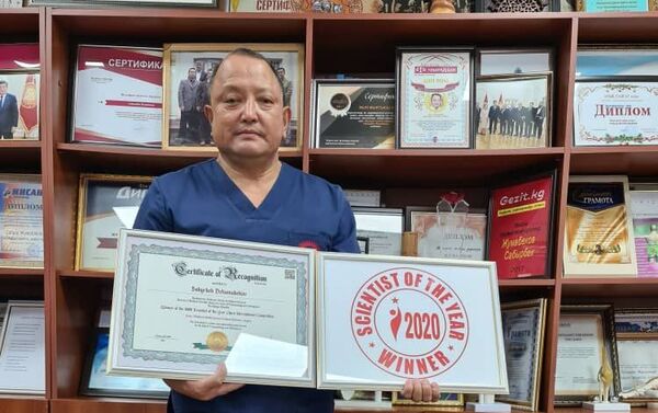 Руководитель БНИЦТиО Сабырбек Джумабеков признан победителем в номинации Ученый года — 2020 в области травматологии и ортопедии - Sputnik Кыргызстан