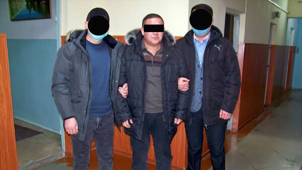 Получение взятки старшего инспектора подразделения Счетной палаты по Иссык-Кульской и Нарынской областям - Sputnik Кыргызстан