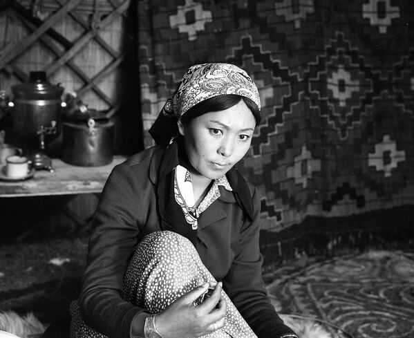 Сейдакматова актрисалык жогорку билими жок эле өз кесибинин майын чыгарган - Sputnik Кыргызстан